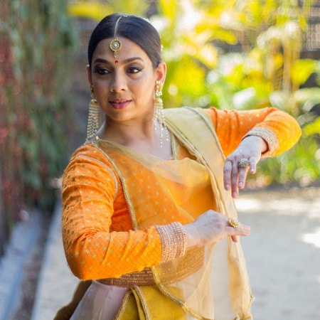 Rujuta Soman Scroller